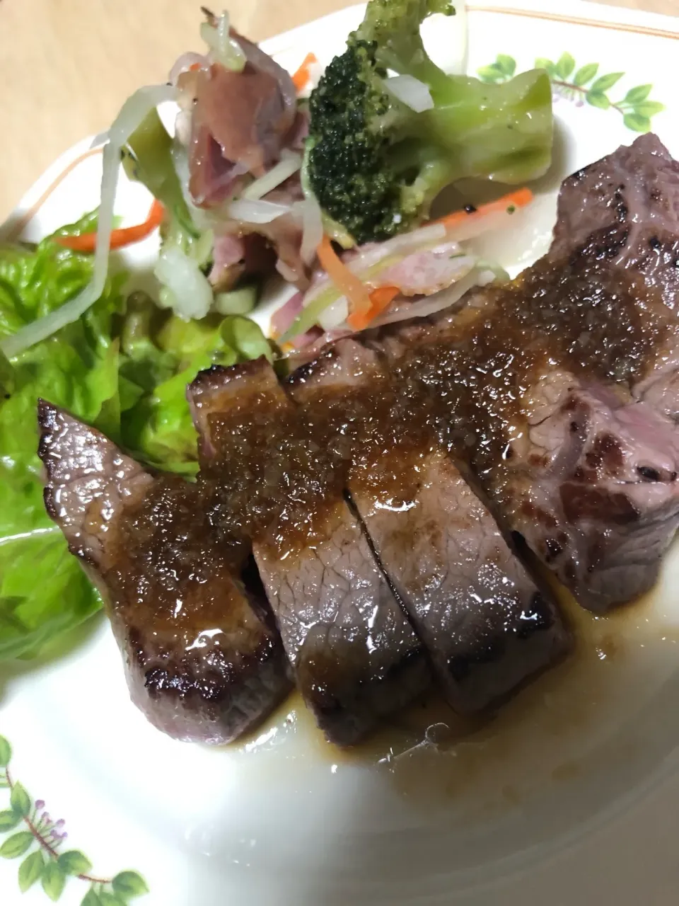 ステーキ🥩|ころりんさん