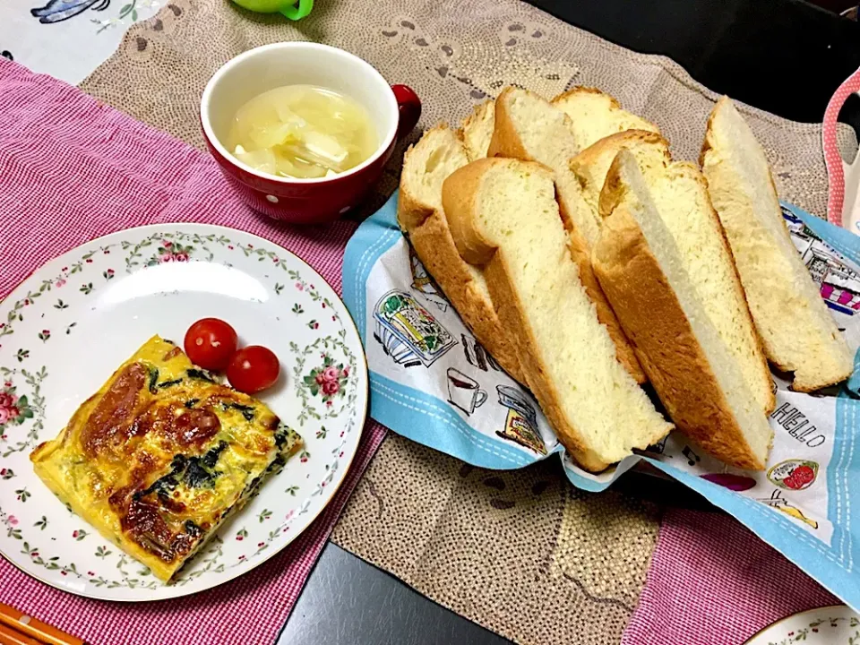 Snapdishの料理写真:バター無し♡豆乳キッシュのご飯|みよさん