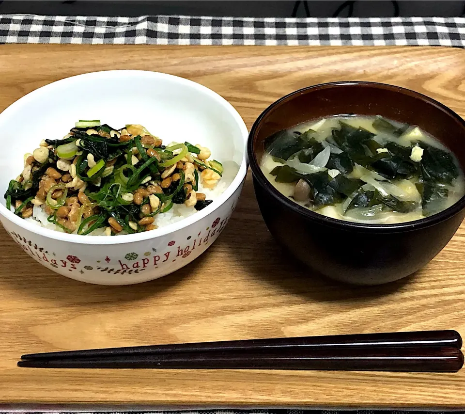 今日の朝食
☆納豆ご飯
☆玉ねぎとしめじとわかめの味噌汁|まぁたんさん