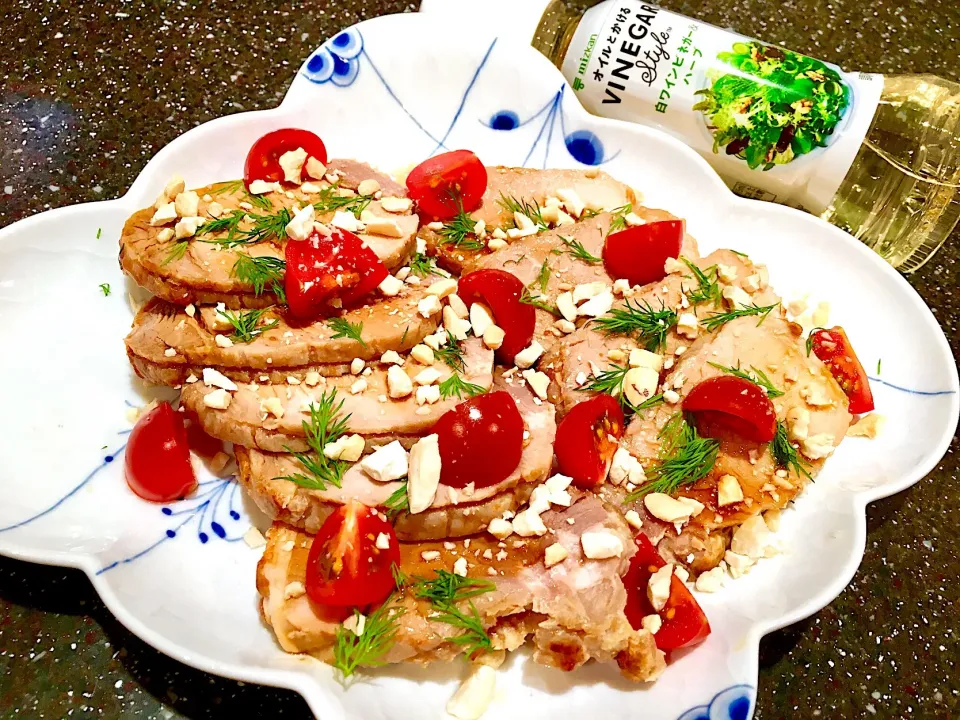 焼き豚とカシューナッツのサラダ🥗Grilled pork and cashew nuts salad👍|Flowerさん