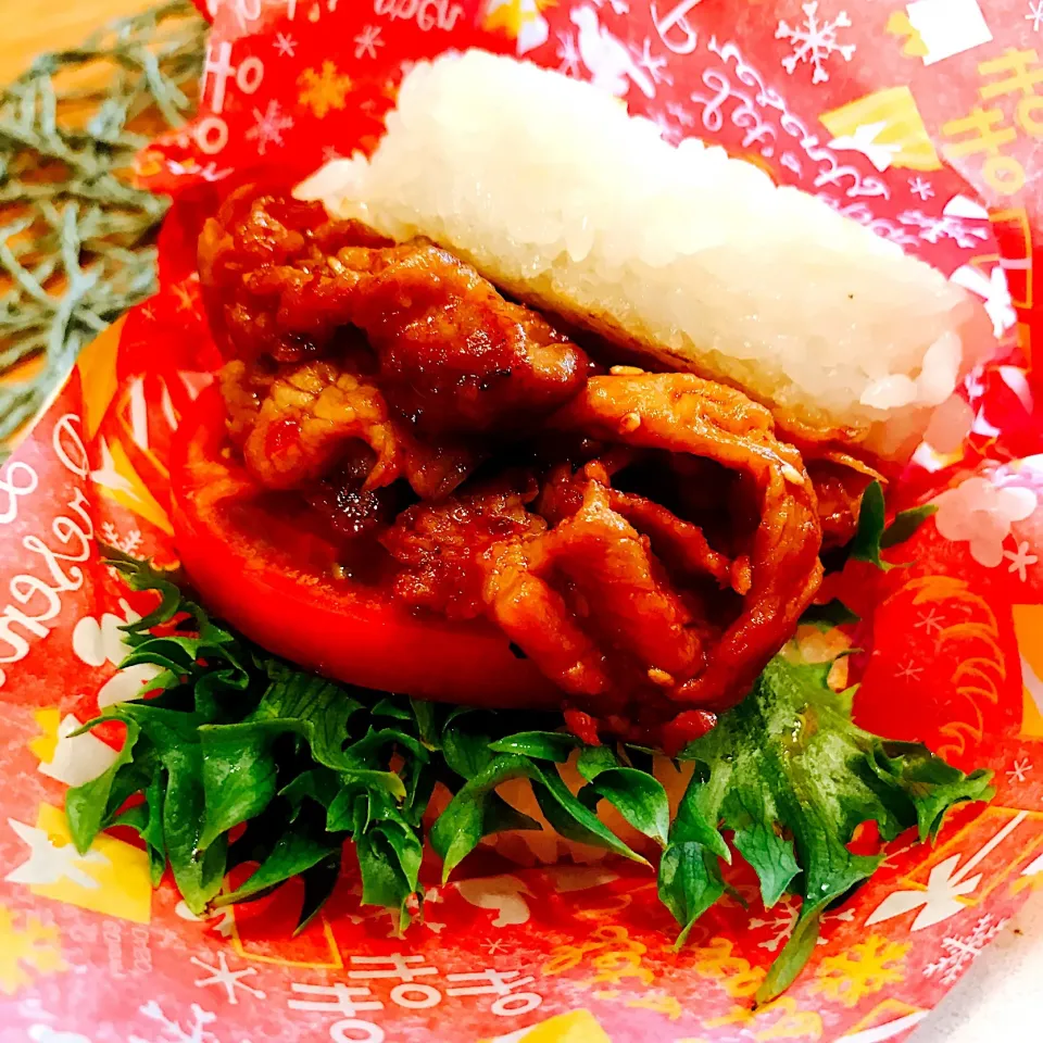 焼肉ライスバーガー 🍔

炊きたてご飯でバンズと作り🍚→ごま油で焼くよ
豚肉焼いて焼肉のたれ+豆板醤+コチュジャン+炒りごま
レタスにトマトはさんで出来上がり🍔
#ライスバーガー
#焼肉
#焼肉ライスバーガー|あお♡あおさん