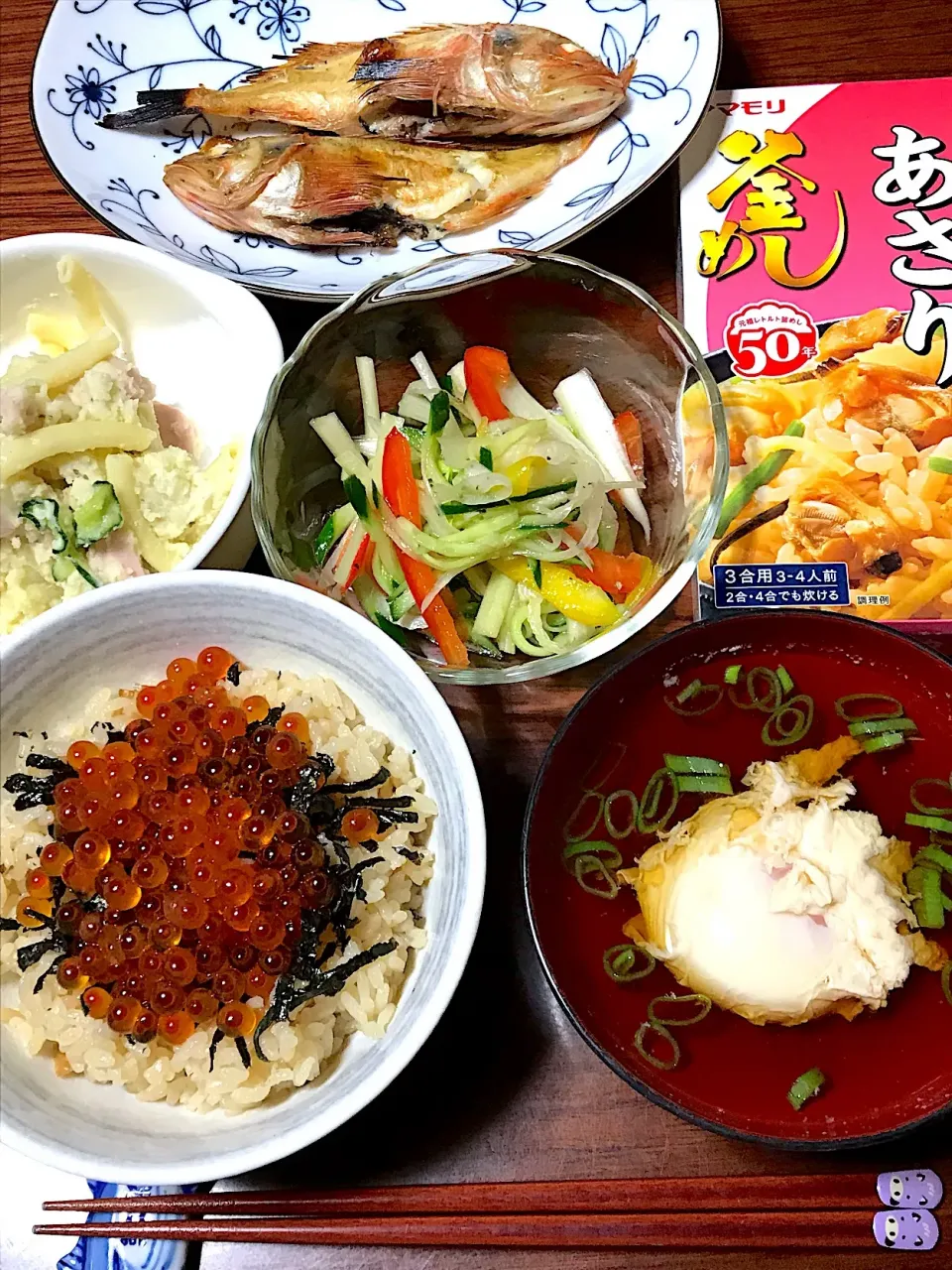 Snapdishの料理写真:ヤマモリさんの「あさり釜飯の素」でいくら丼❤️|つるひめさん