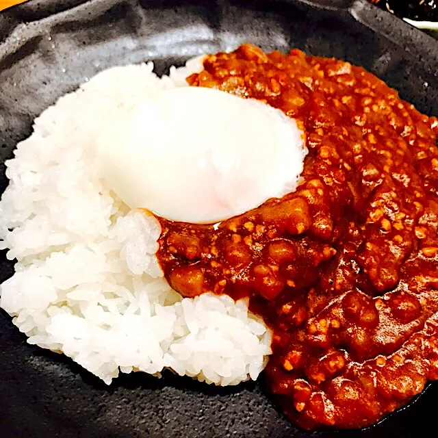 キーマカレー 温泉卵のっけ🥚
今日は温玉大成功‼️
黄身がとろ〜ん\( ˆoˆ )/

#キーマカレー
#ばんごはん
#温泉卵|あお♡あおさん