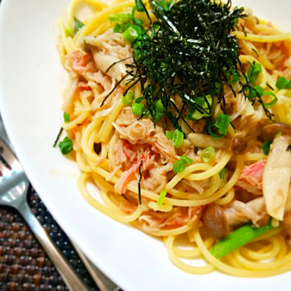 しめじとアスパラのごま醤油ガーリック
 #ピエトロ #おうちパスタ #ごま #醤油 #ガーリック #カニカマ #しめじ #ツナ缶|kossyossさん