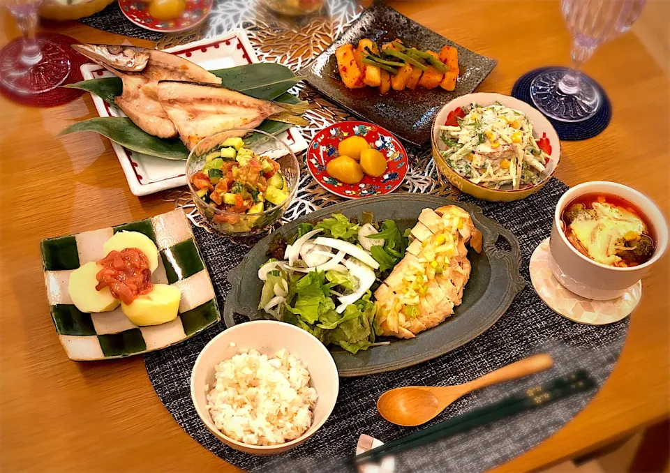 鶏肉 チャーシュー 香味だれ
水菜 ちくわ コーン 白和え
くり 甘露煮
トマト アボガド きゅうり スーパーフードサラダ
じゃがいも 塩辛がけ
かます開き
カクテキ
ツナ トマト スープパスタ|nana 🍅さん