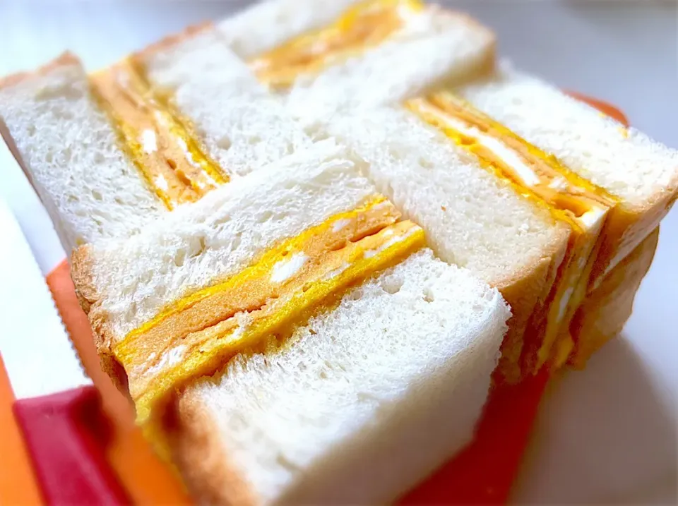 Snapdishの料理写真:１回作ってみたかった卵焼きサンド🥚|みほままこさん