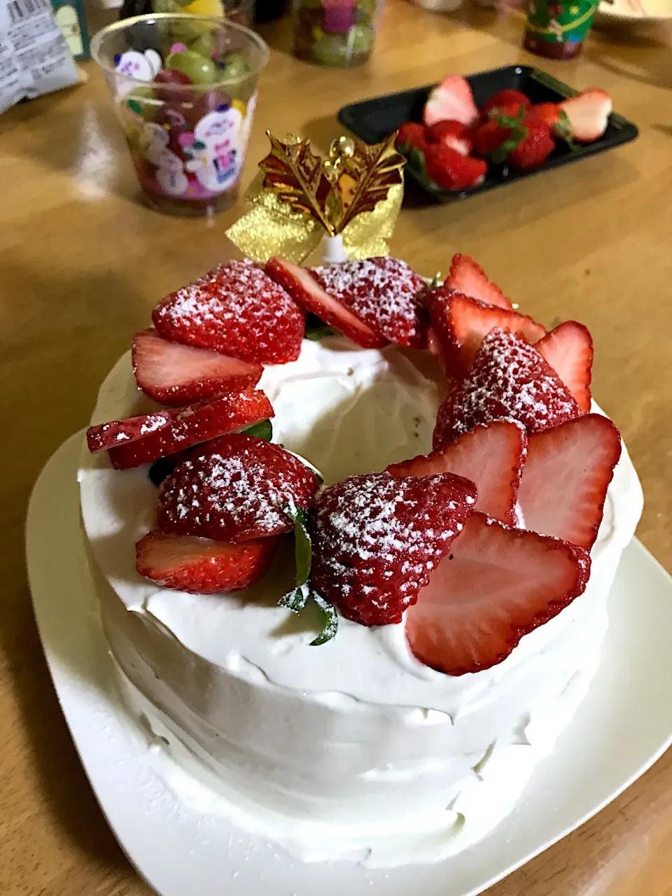 Snapdishの料理写真:17才長男作🎂デコレーションシフォン🍓|詩月さん