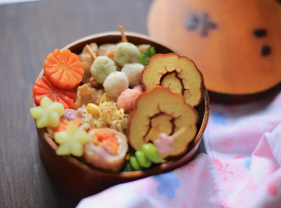 Snapdishの料理写真:豚の生姜焼きと野菜の肉巻き弁当|ゆいか＊さくママさん