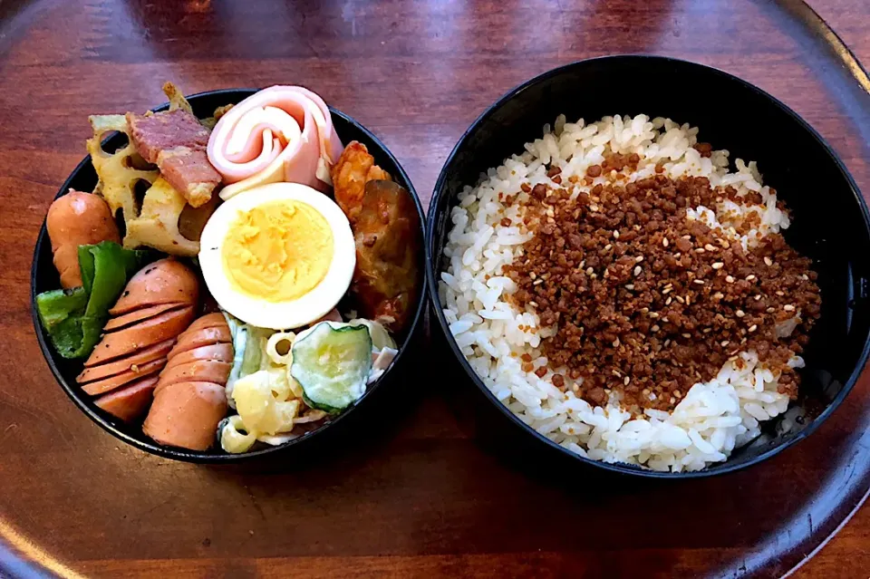 4月15日本日も息子弁当🍱🍙粗挽きウインナー🥓れんこんカレー風味🍱ナストマト🍅炒め🍆など #息子弁当🍱🍴  #サーモスランチジャー  #snapdish  #macaroni  #粗挽きソーセージ  #れんこん  #ナス  #札幌  #中島公園|Yukie  Toriseさん