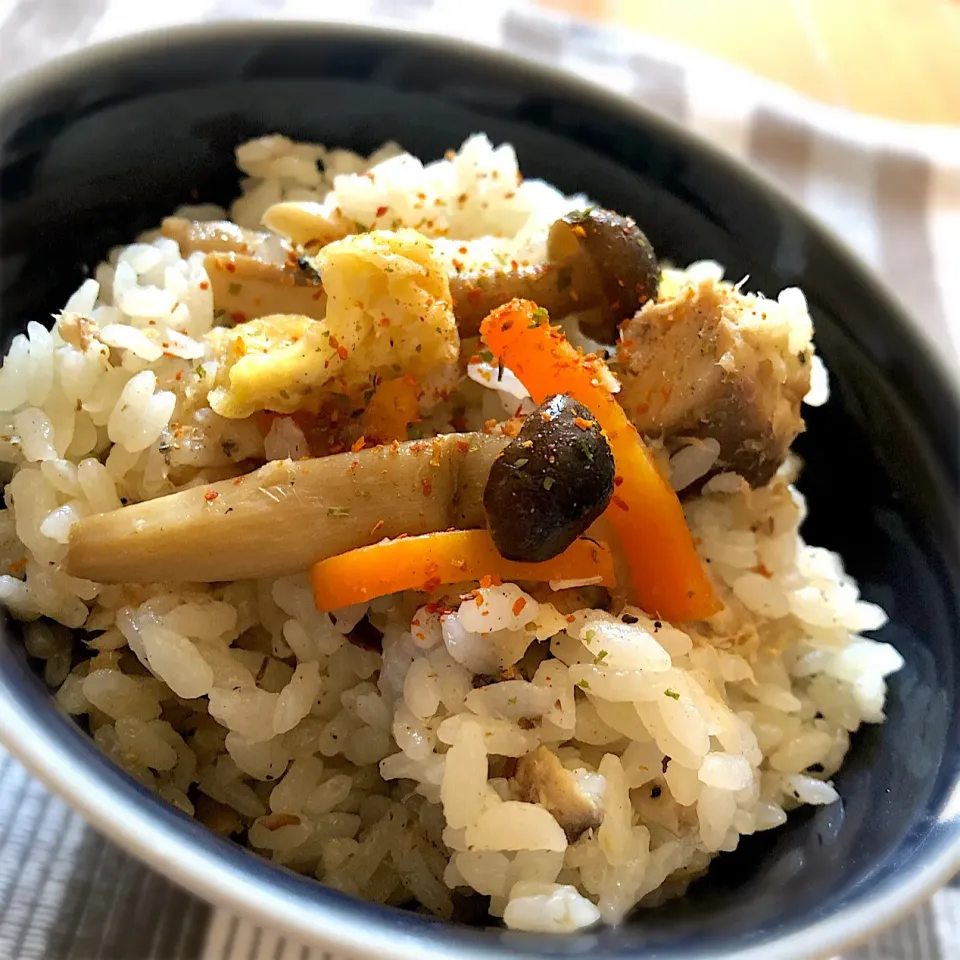 さば缶で簡単炊き込みごはん🍚😋|ららさん