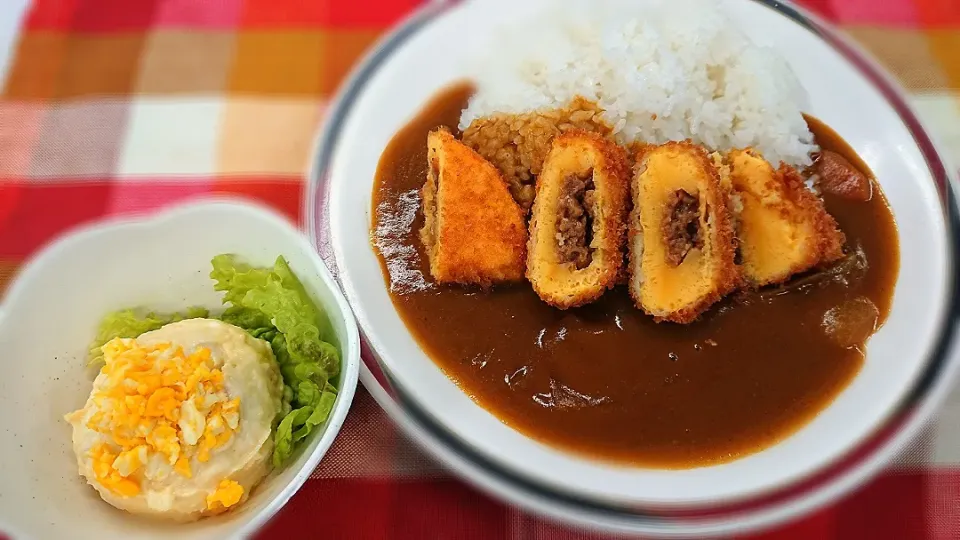 Snapdishの料理写真:オムレツカツカレー&たまごサラダ|よっしー(=^ェ^=)さん