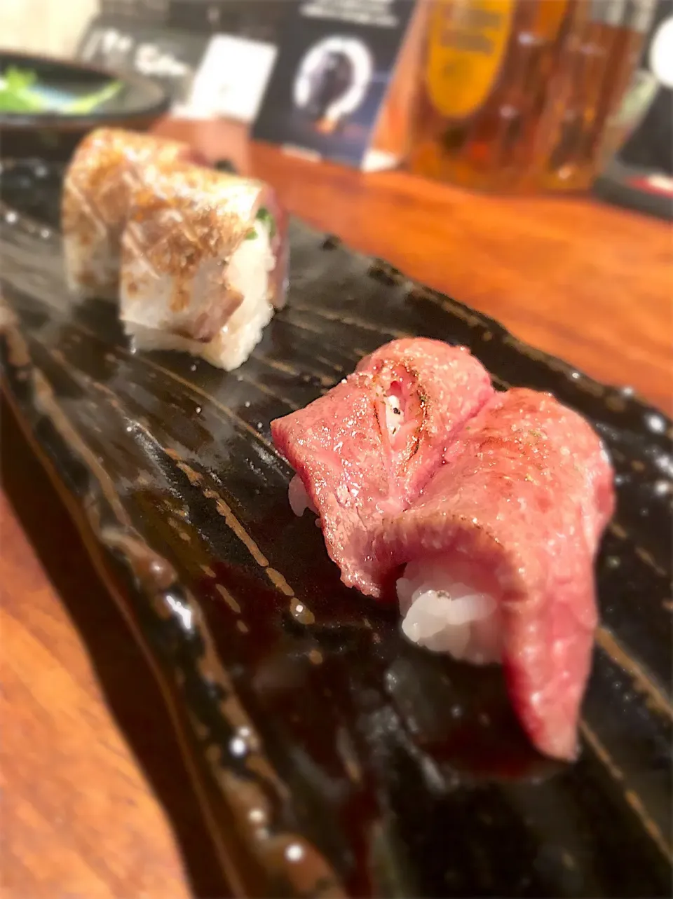 Snapdishの料理写真:鯖の棒寿司と和牛の握り|Ryuji Miyashitaさん