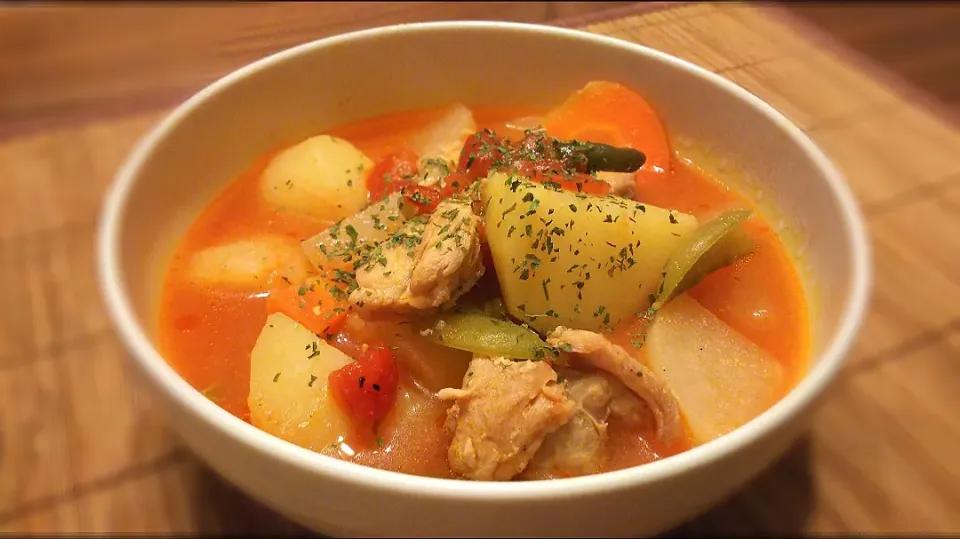 鶏肉と野菜たちのﾄﾏﾄ煮込み～
の晩ごはん✨|kaz(*･ω･)さん