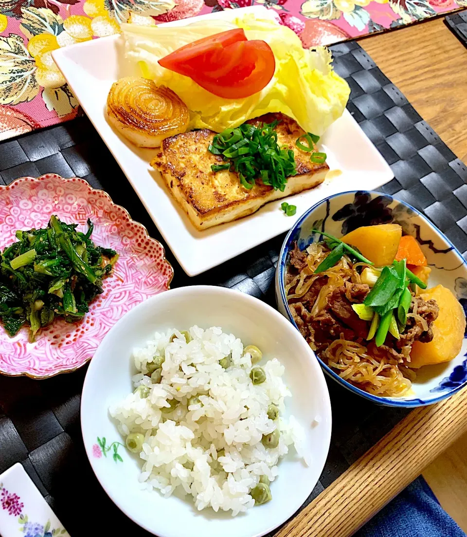 Snapdishの料理写真:豆腐ステーキ ＊肉じゃが ＊豆ご飯＊菊菜のお浸し|あつこさん