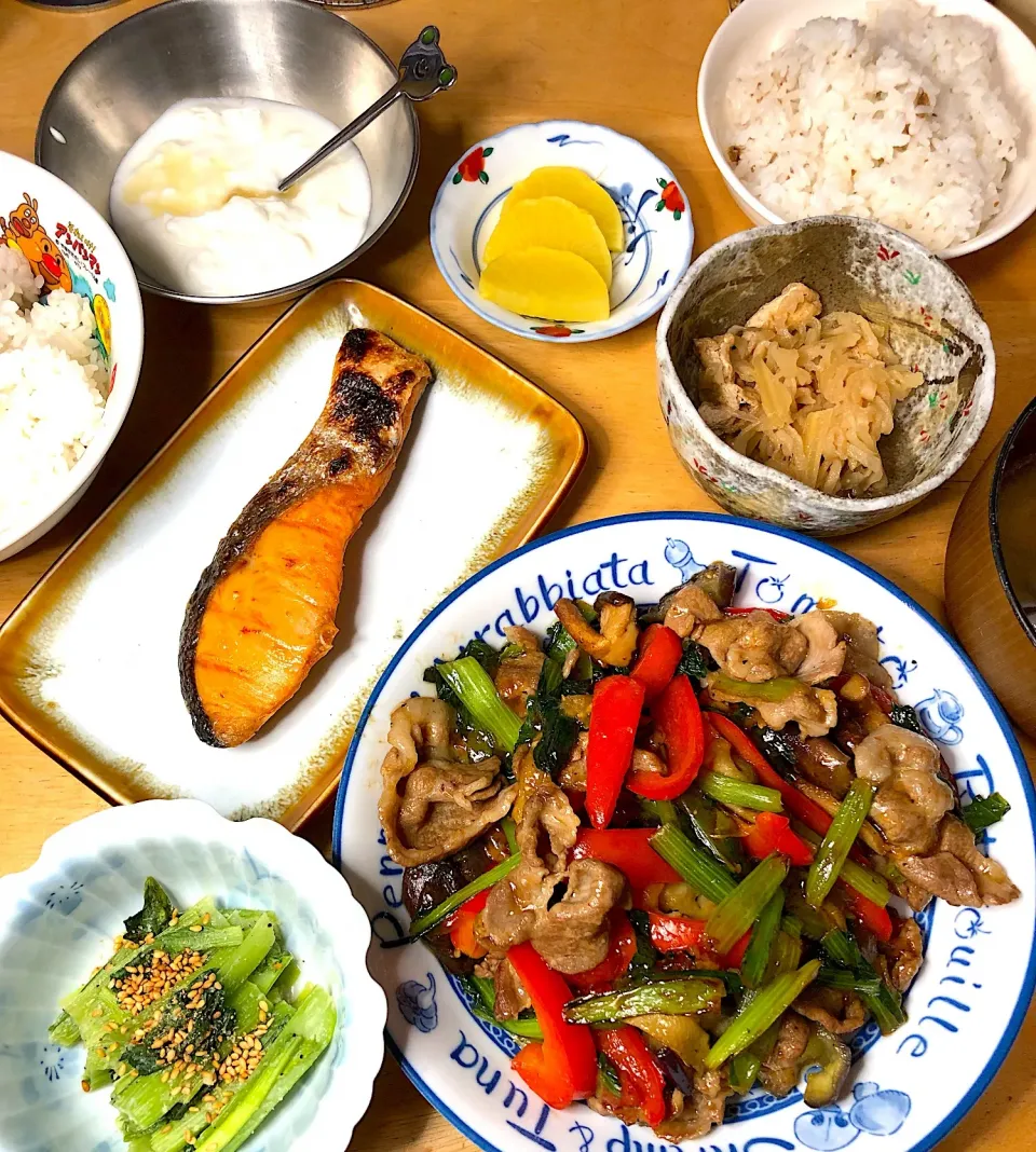 中華肉野菜炒め🥬🥩&焼鮭🐟|Makokoさん