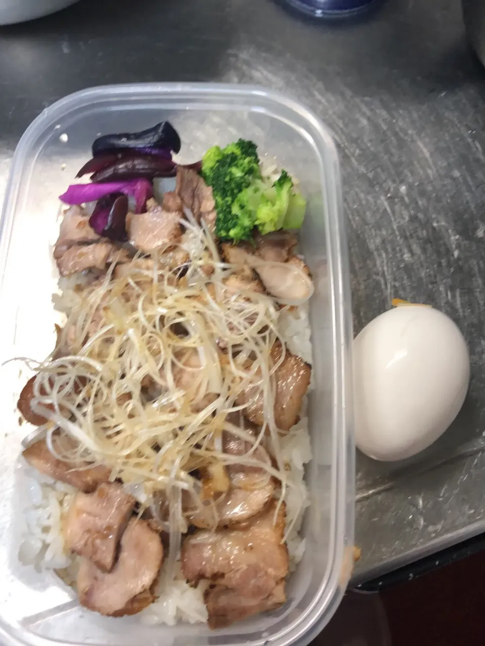 娘のお弁当
炙りチャーシュー丼温玉のせ|yosukeさん