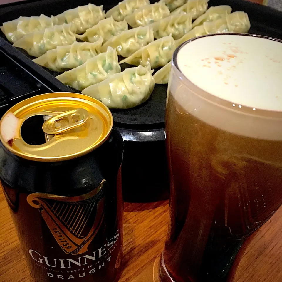 餃子🥟と黒ビール🍺|くろあおさん