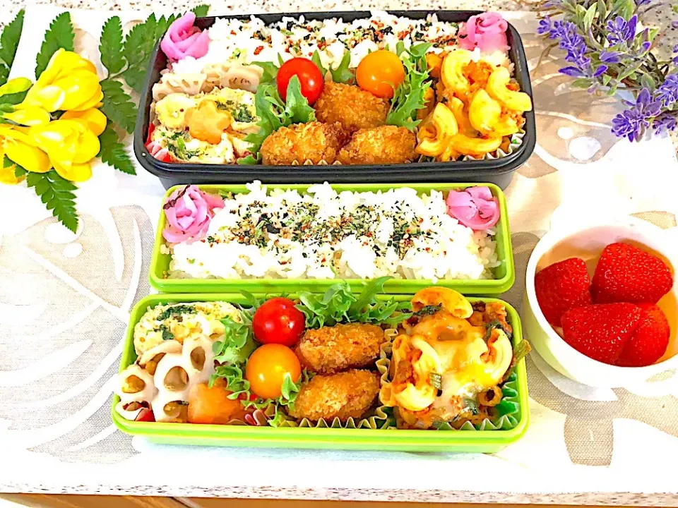 Snapdishの料理写真:#男子部活弁当。姉おまけお弁当  
 #お弁当 
今日のお弁当
巾着卵、胸肉カツ、ボロネーゼ、
おかず少ない？|yukaさん