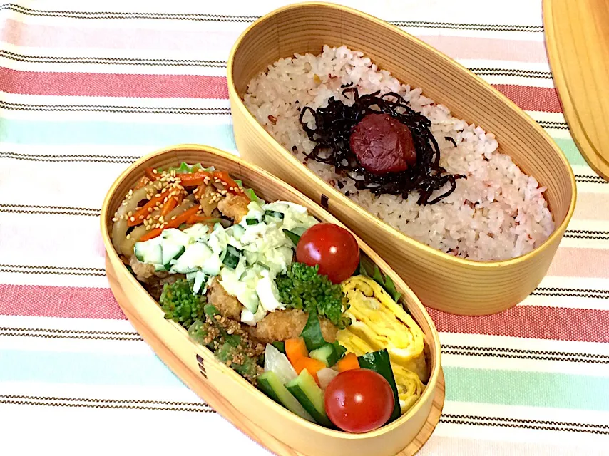 #旦那弁当  #パパ弁当  #曲げわっぱ弁当  #曲げわっぱ  #チキン南蛮  #チキン南蛮弁当  #自家製タルタルソース  #ピクルス  #蓮根のきんぴら|ゆぴさん