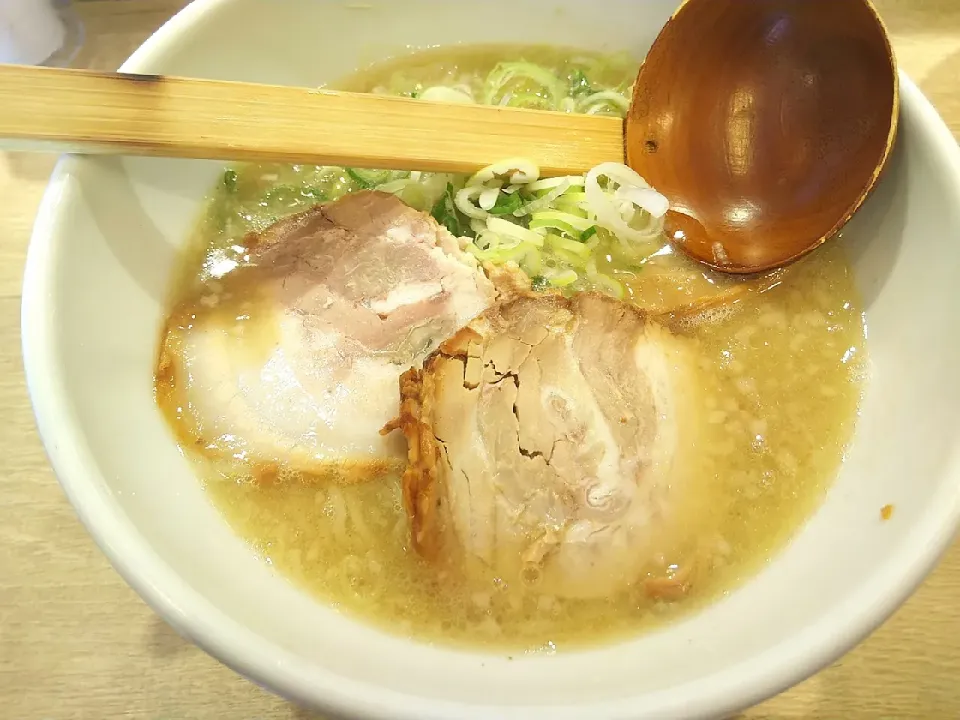 Snapdishの料理写真:京都鶏ガラとんこつ醤油ラーメン|watarunさん