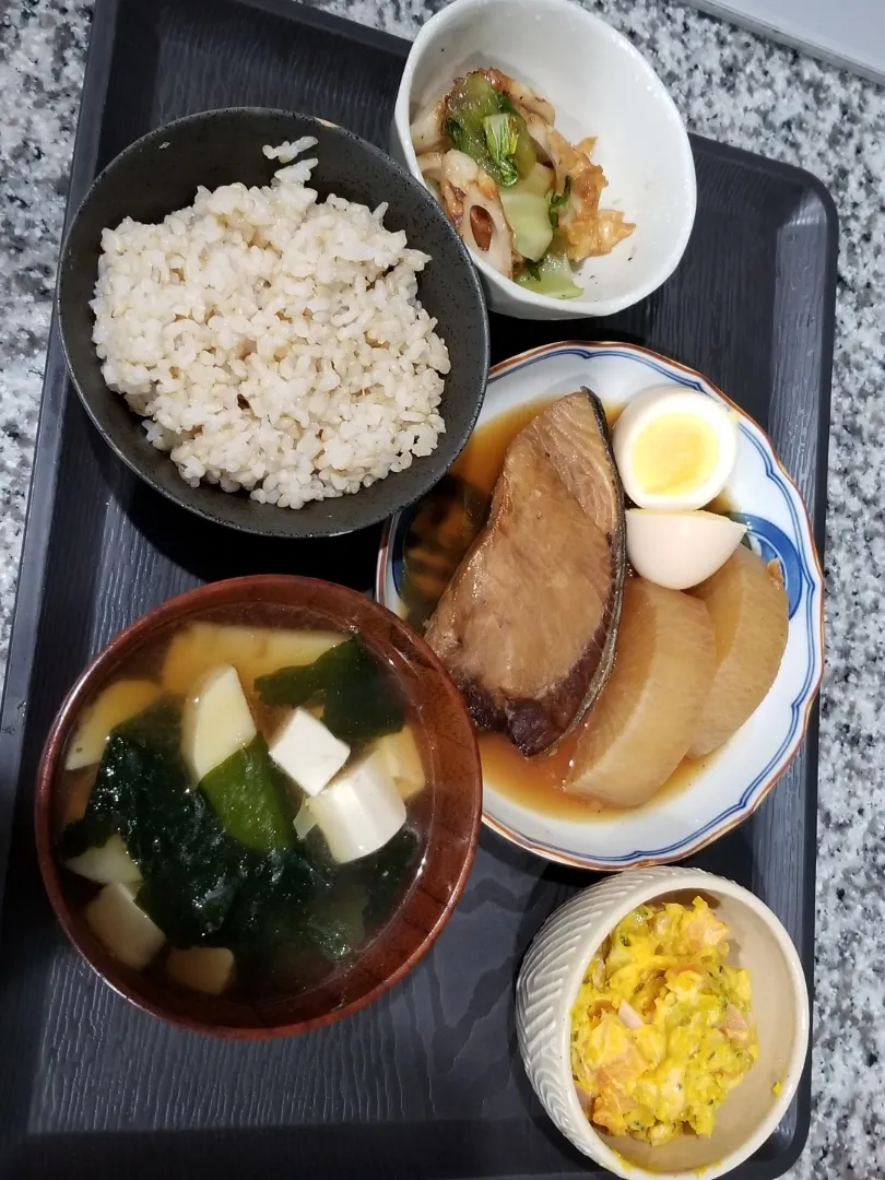 ぶり大根
チンゲン菜と竹輪の炒め物
南瓜サラダ
味噌汁|あぁちゃんさん