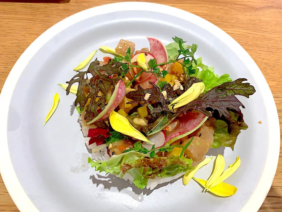 マグロとアボカドのサラダごはん🥗|yumyum😋さん