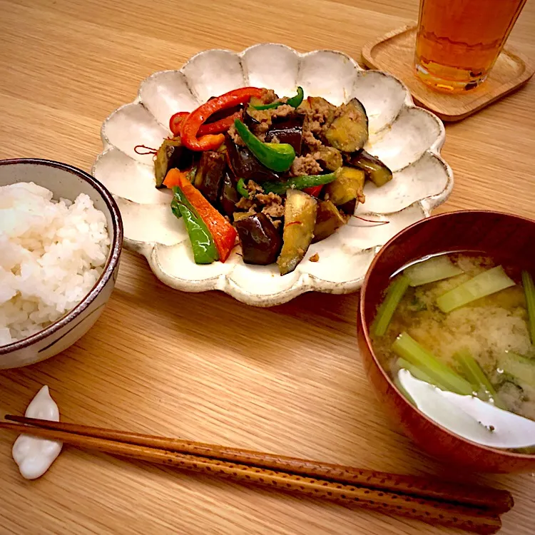 きょうの夜ごはん #ひとりごはん #麻婆茄子#小松菜の味噌汁|ゆかｕさん