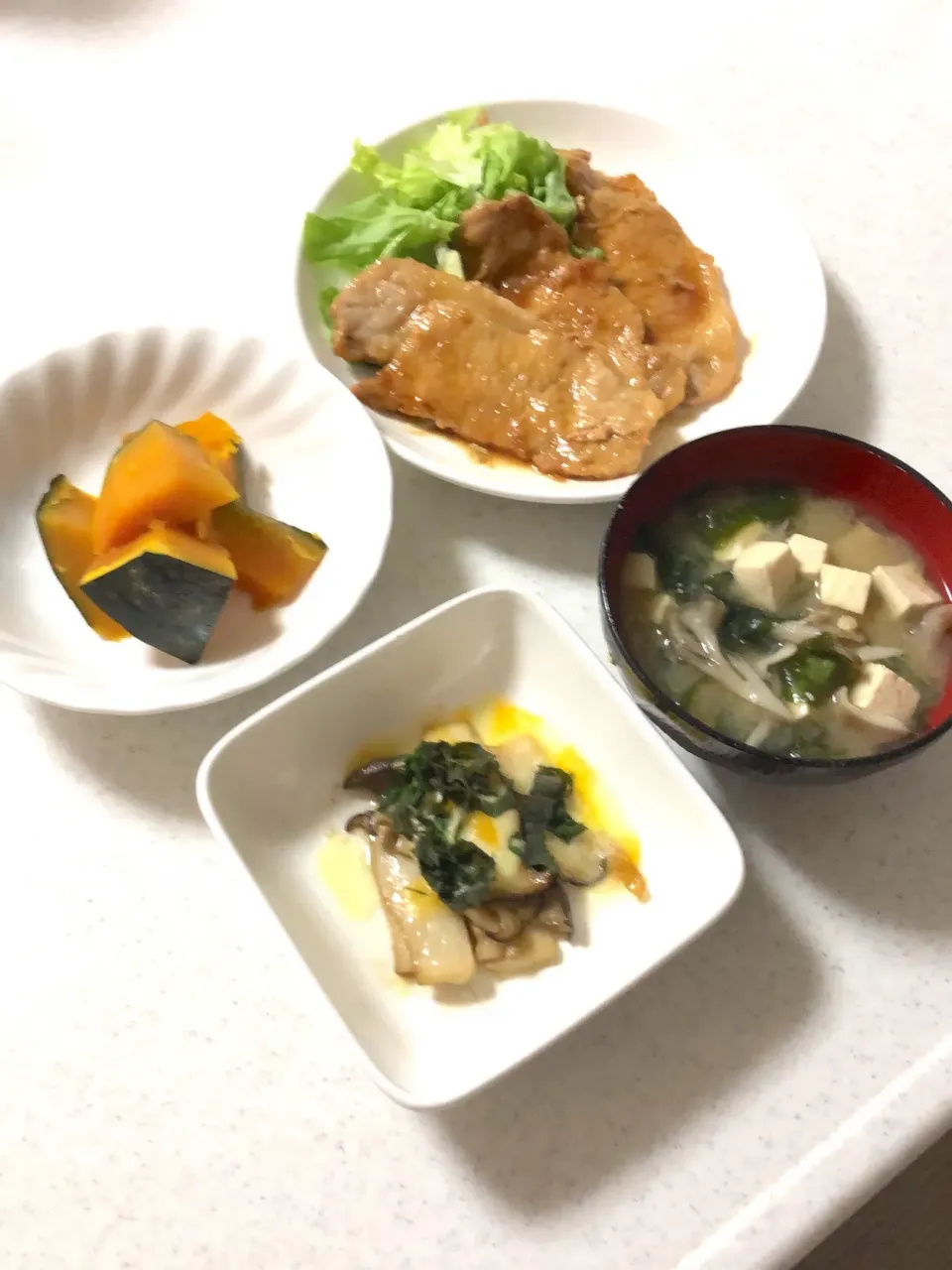 豚の生姜焼き
かぼちゃの煮物
エリンギチーズ焼き
みそ汁|masumiさん