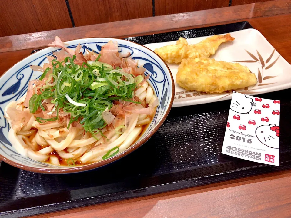 かつおぶしぶっかけうどん
w/ れんこん天 & えび天|T. Wonderさん