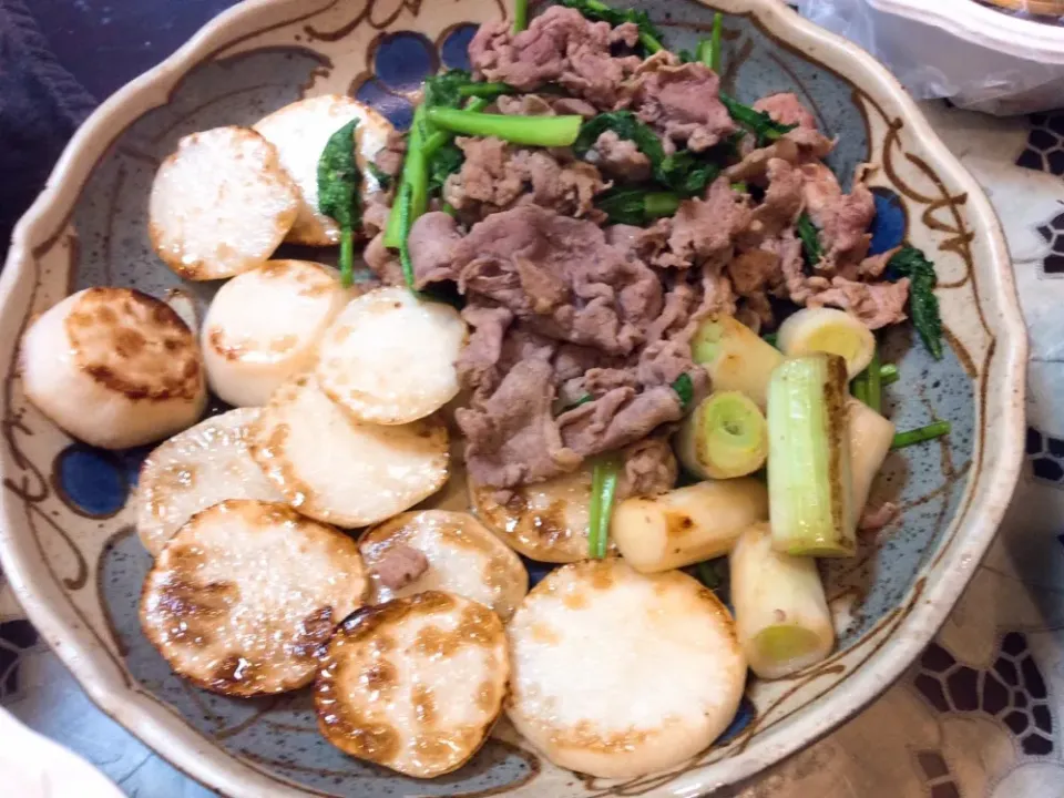 牛肉とカブの炒め物😋|アライさんさん