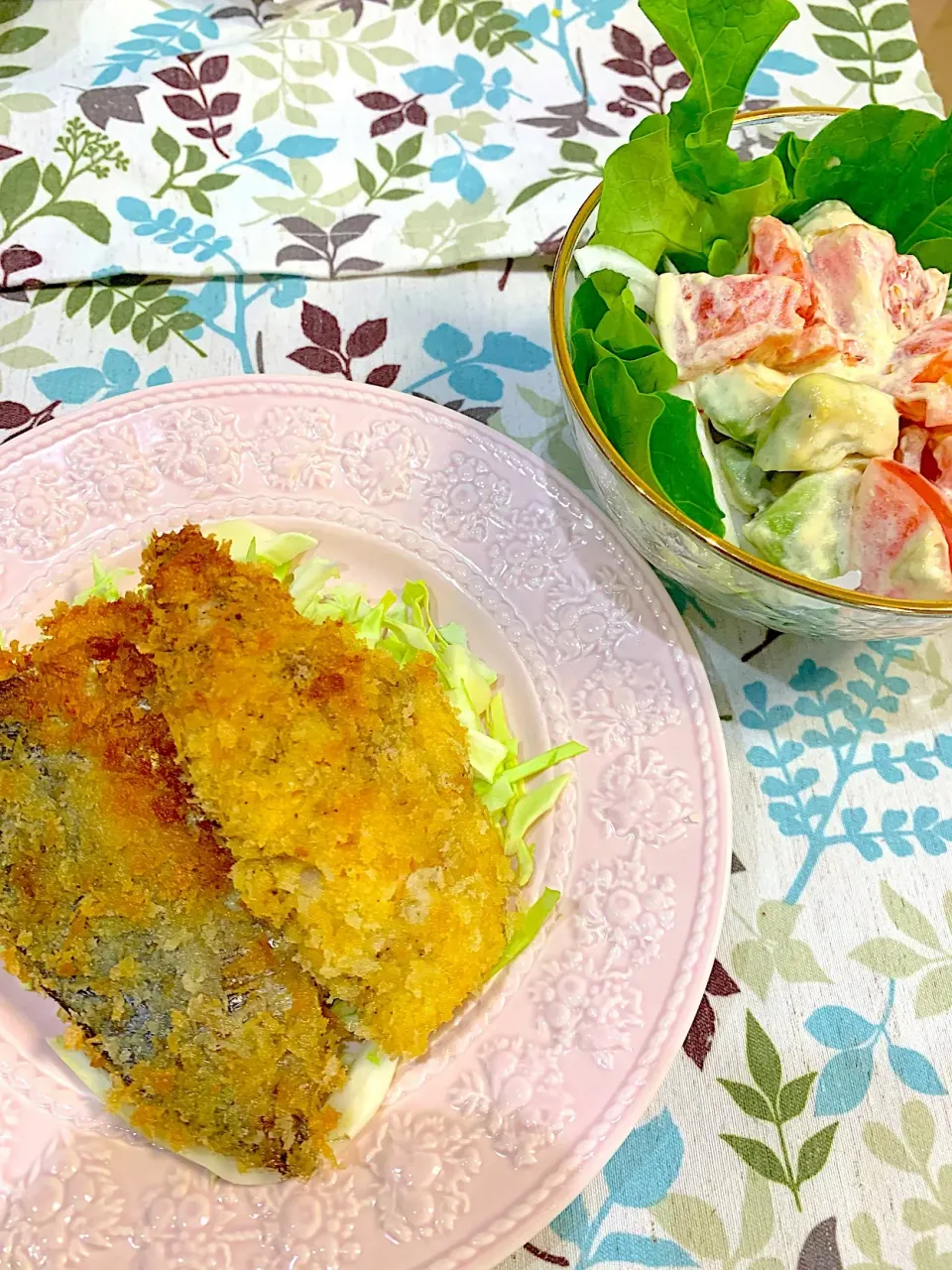 鯵フライ🐟
アボカドとトマトのわさびマヨサラダ🥗|mayuさん