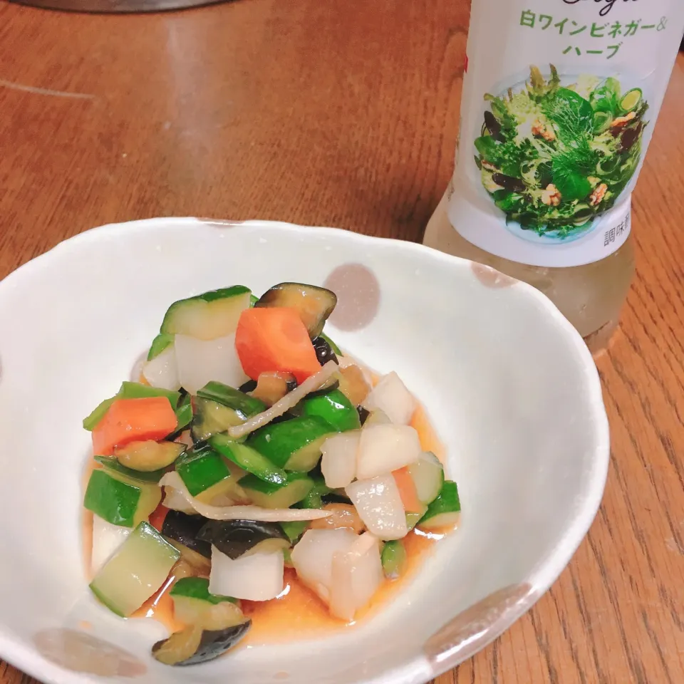 Snapdishの料理写真:五目野菜の胡麻油を加えた即席漬け|Keiko Kawamuraさん