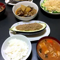 トマトスープ
米ナスの肉味噌乗せ
大根とキノコの煮物
切干大根のサラダ|Shintarou  Nishimuraさん