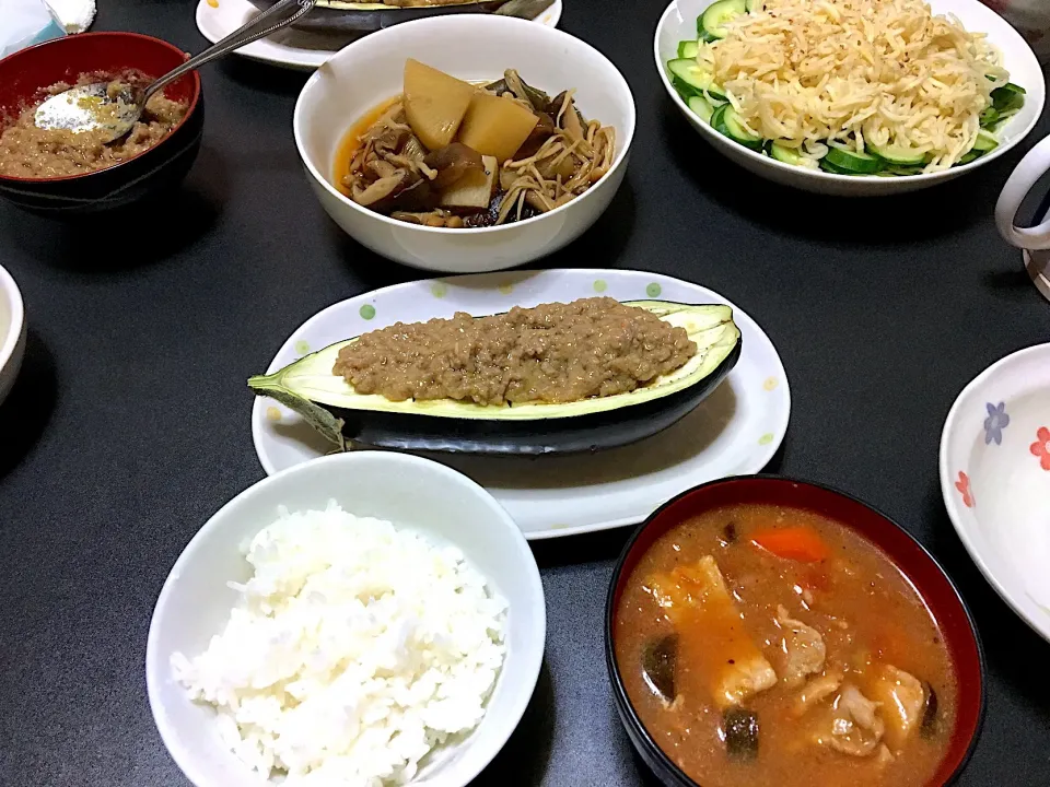 Snapdishの料理写真:トマトスープ
米ナスの肉味噌乗せ
大根とキノコの煮物
切干大根のサラダ|Shintarou  Nishimuraさん