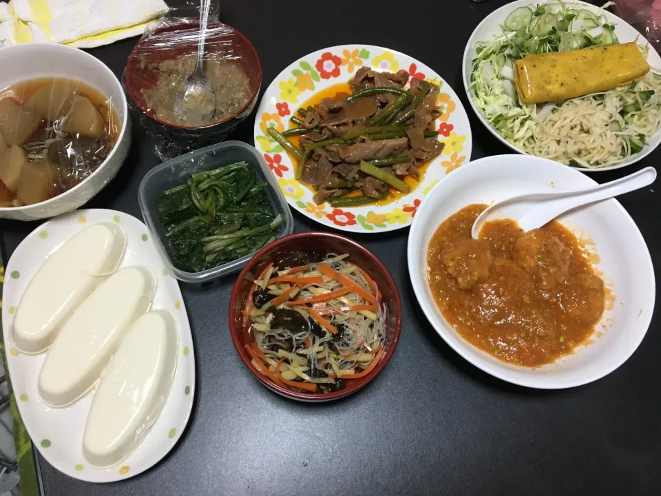 Snapdishの料理写真:エビチリ
牛肉とニンニクの芽炒め
冷奴|Shintarou  Nishimuraさん