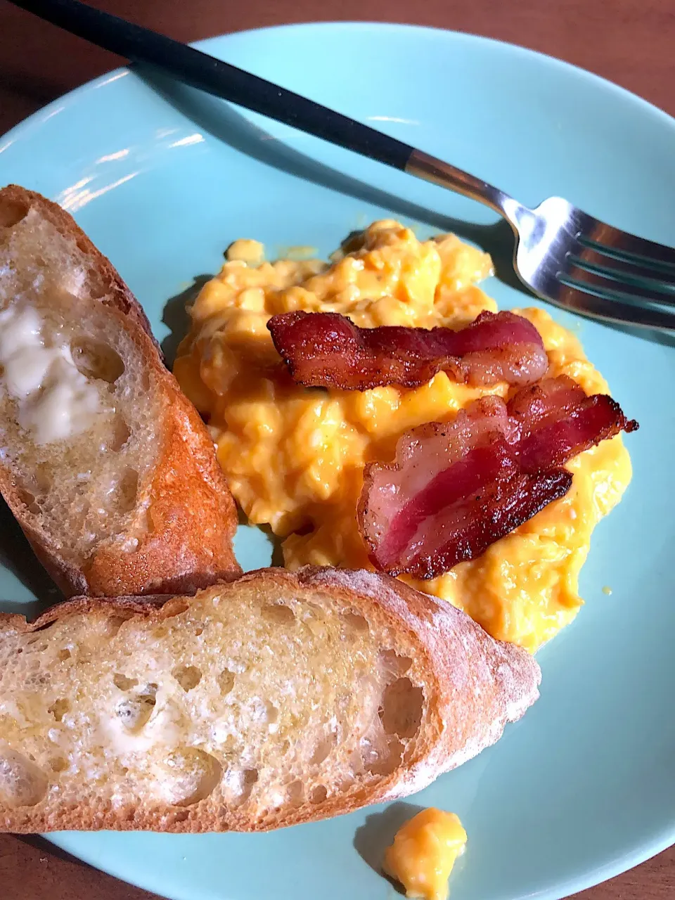 Goat cheese scrambled eggs with bacon|Chris Shannonさん