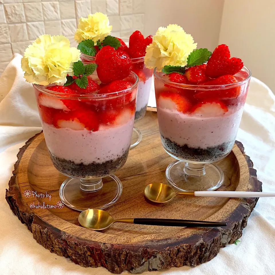 Snapdishの料理写真:🍓いちごババロアゼリー🍓|kukulutomo ❁𓎪 ⡱𓎩‎𐩢𐩺𓎪 ⡱さん