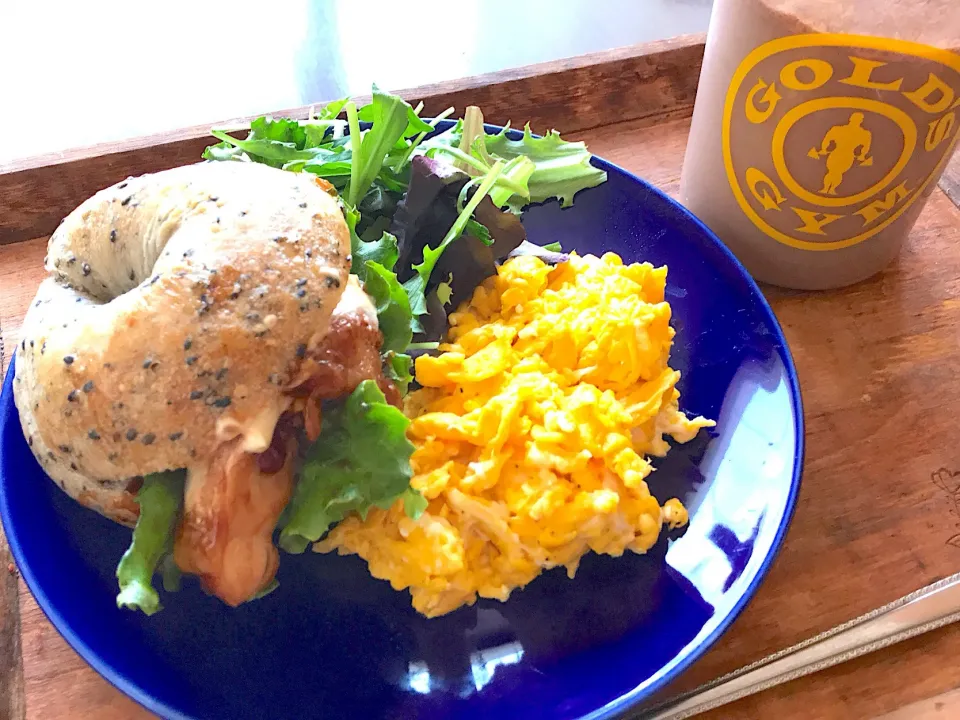 テリヤキチキンベーグル🥯|とみぃさん