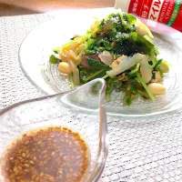 Snapdishの料理写真:めるぼさんの料理 叙〇苑風ドレッシングで食べるサラダ菜とルッコラのグリーン野菜がすすむ粉チーズ掛けグリーンサラダ🌿🍃