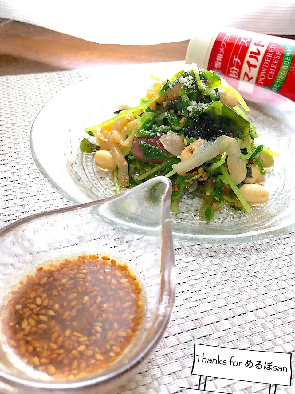 めるぼさんの料理 叙〇苑風ドレッシングで食べるサラダ菜とルッコラのグリーン野菜がすすむ粉チーズ掛けグリーンサラダ🌿🍃|maya缶さん