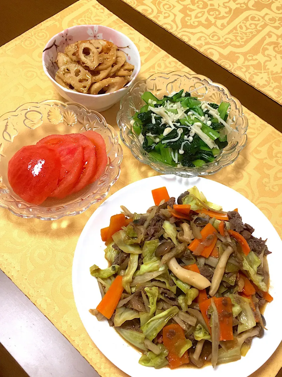 Snapdishの料理写真:プルコギの野菜炒め♪小松菜とえのき茸のお浸し♪蓮根とちくわのきんぴら♪トマト♪|ちぃさん