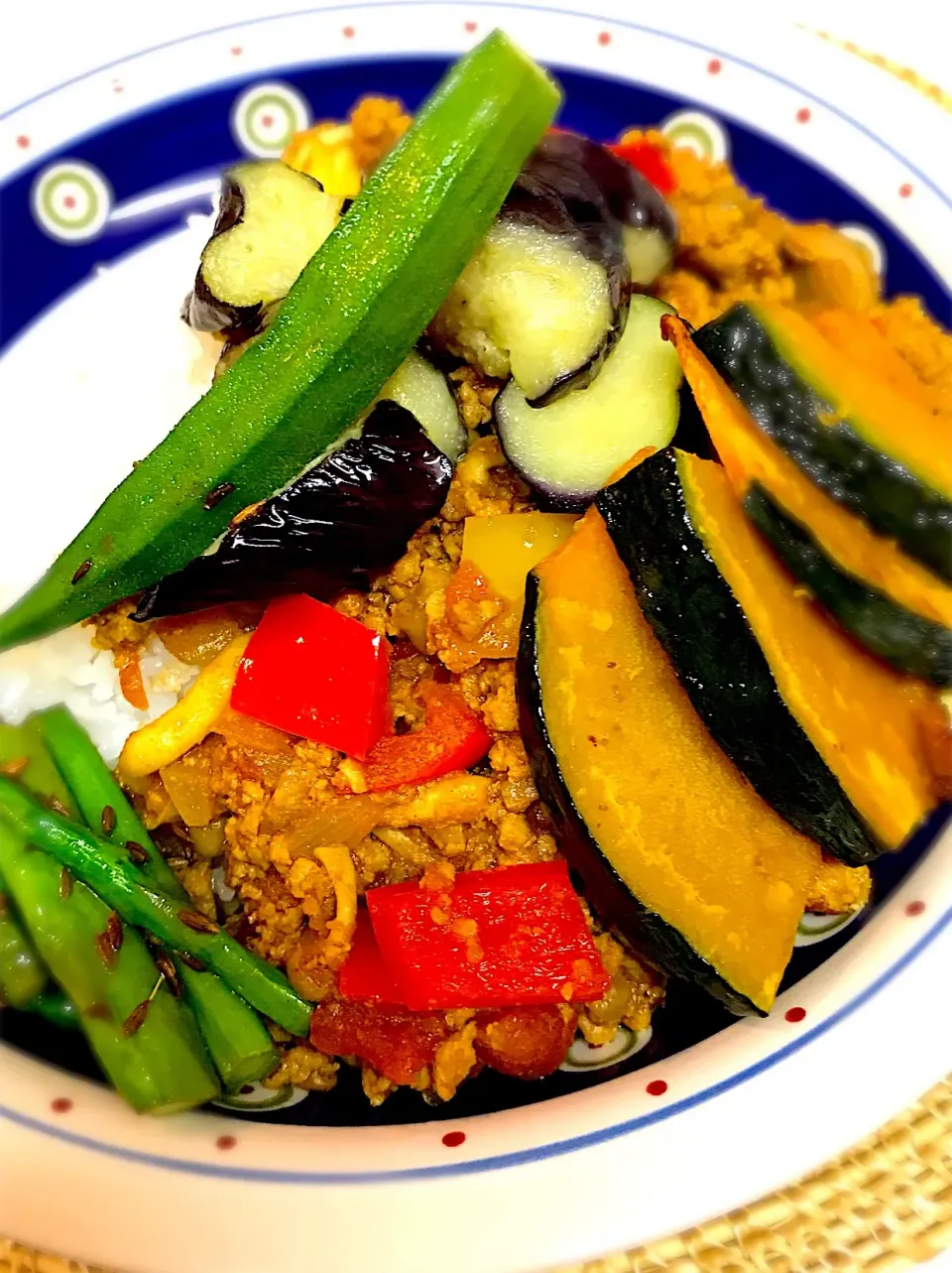 野菜たっぷりキーマカレー🥦🍆🍅アスパラのサブジ添え|しづか御膳さん