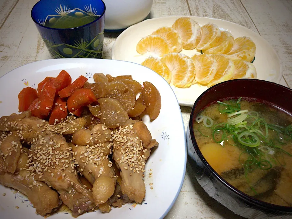 今日の男飯絆(*･ω･)手羽元の甘辛煮&黒はんぺんとじゃがいもとワカメの味噌汁&デザートはスルガエレガンス...♪*ﾟ|ひーちゃんさん