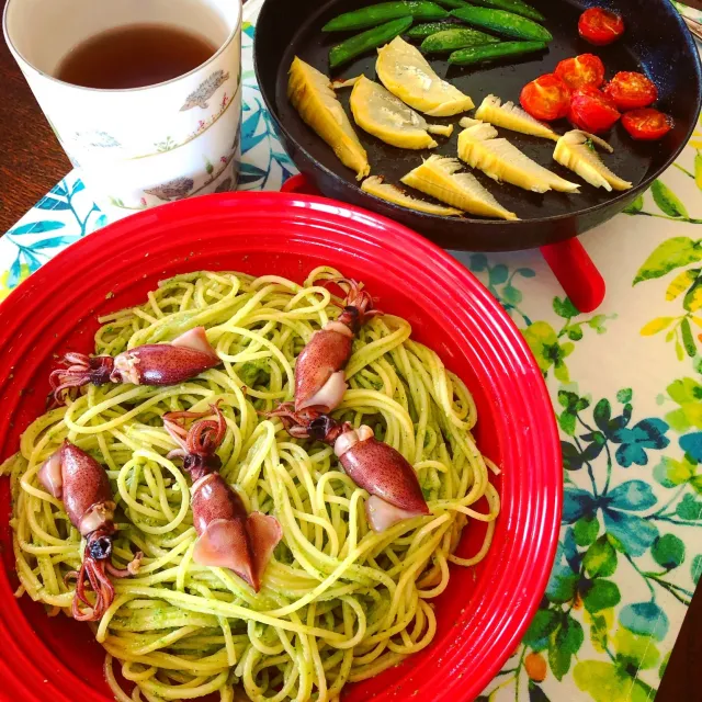 Snapdishの料理・レシピ写真:蕗の薹のジェノベーゼとホタルイカのパスタ、春野菜グリル  #おいしい低タンパクごはん  #腎臓に優しい生活｜春野菜はパスタの気分♪