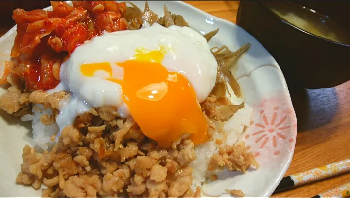 温玉鶏そぼろ＆きんぴら丼（キムチトッピング）|pigmegさん