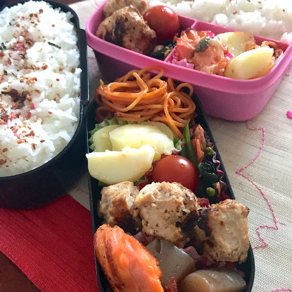 今日のお弁当🍱
鮭
とりつくね

今日は暑くなりそう
気をつけていってらっしゃい👋😊|mokoさん