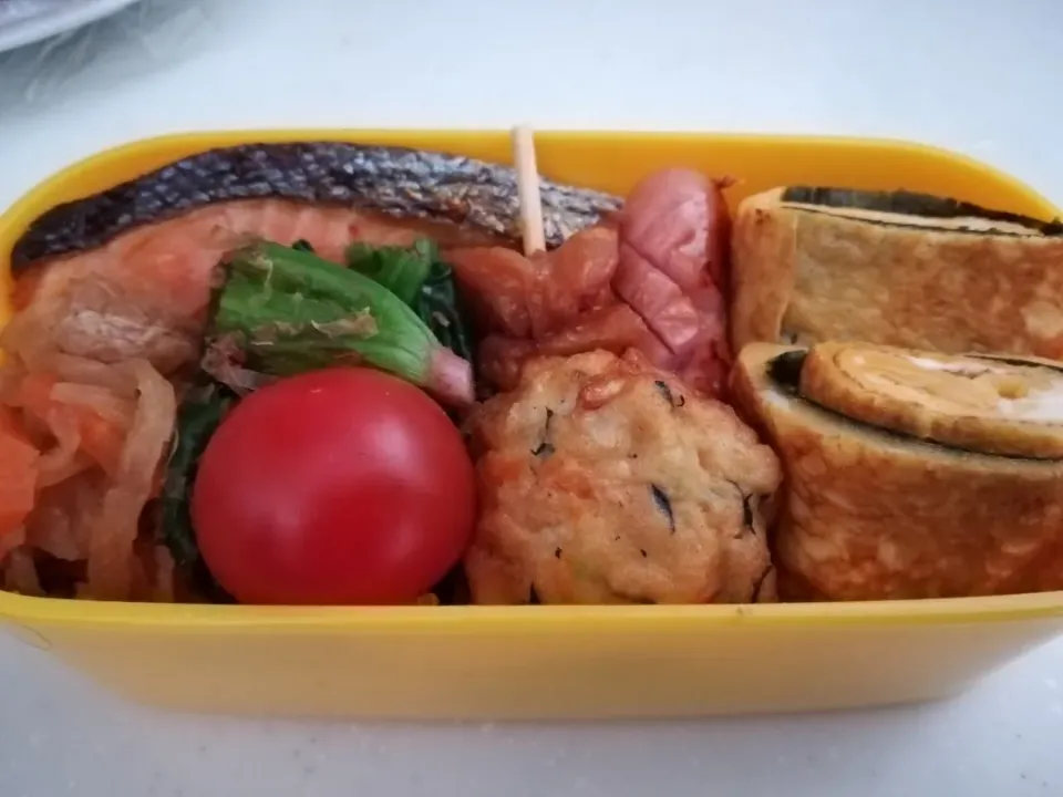 鮭弁当(*>д<)|たらひろさん