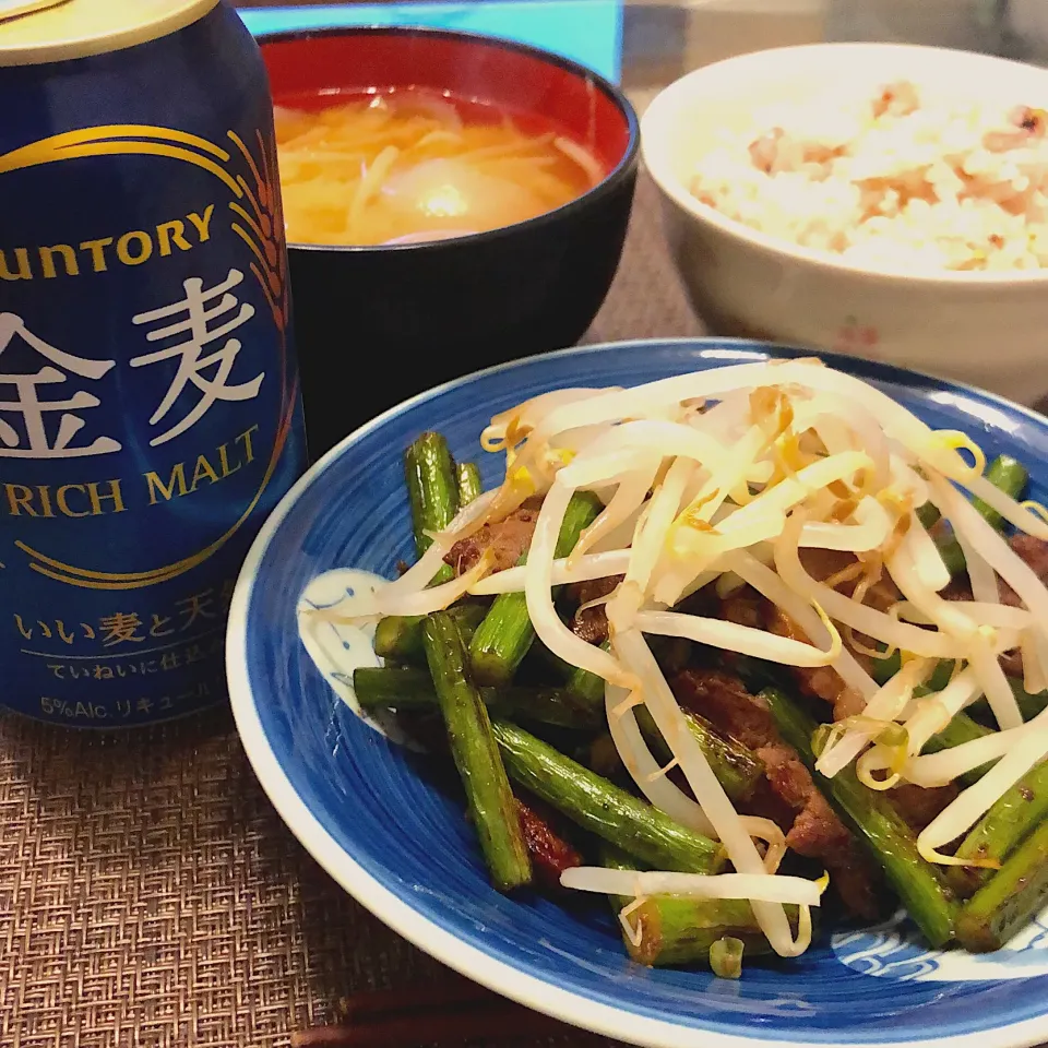 今日の晩ご飯🙆🏻‍♀️✨
牛レバーとニンニクの芽のスタミナ炒め、みそ汁、十六穀米

 #今日の晩ご飯 #みそ汁 #レバー  #スタミナ料理  #ビールに合う|ぴらこさん