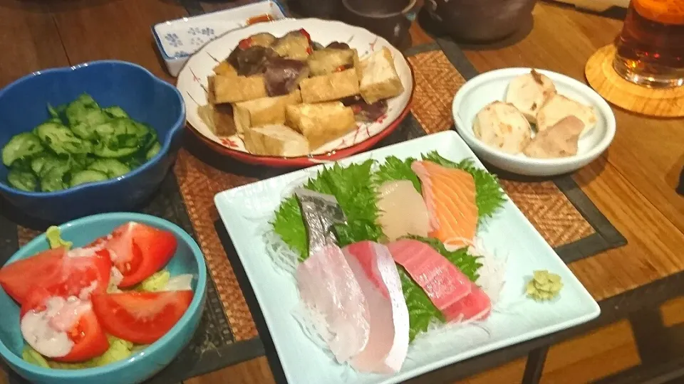 Snapdishの料理写真:刺身&厚揚げと茄子の味噌煮&きゅうりの酢の物&トマトサラダ&里芋の梅肉和え|まぐろさん