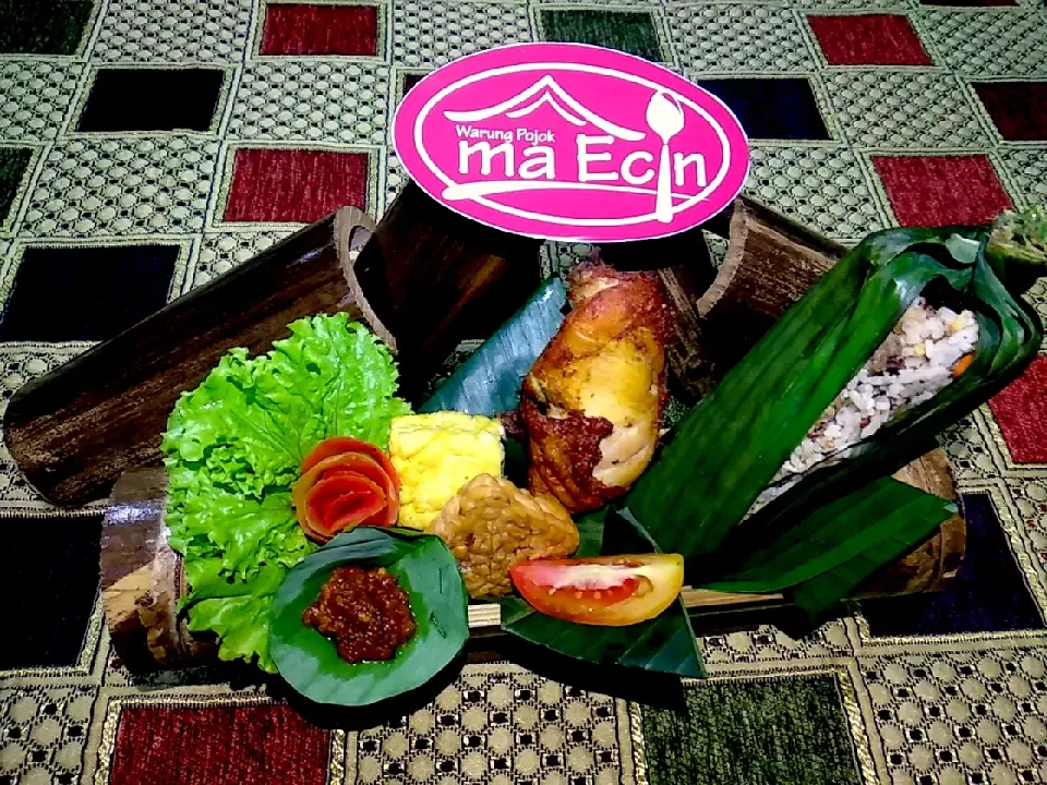 Snapdishの料理写真:Paket komplit nasi bakar bambu|Mohammad Fajri Fauziさん